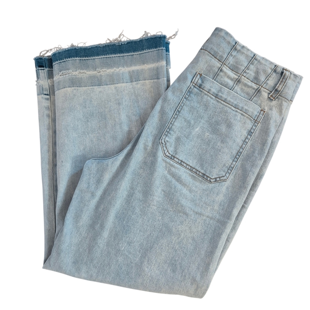 EESome Wide Leg Patch Pocket Frayed Hem Light Wash Denim Jeans Medium